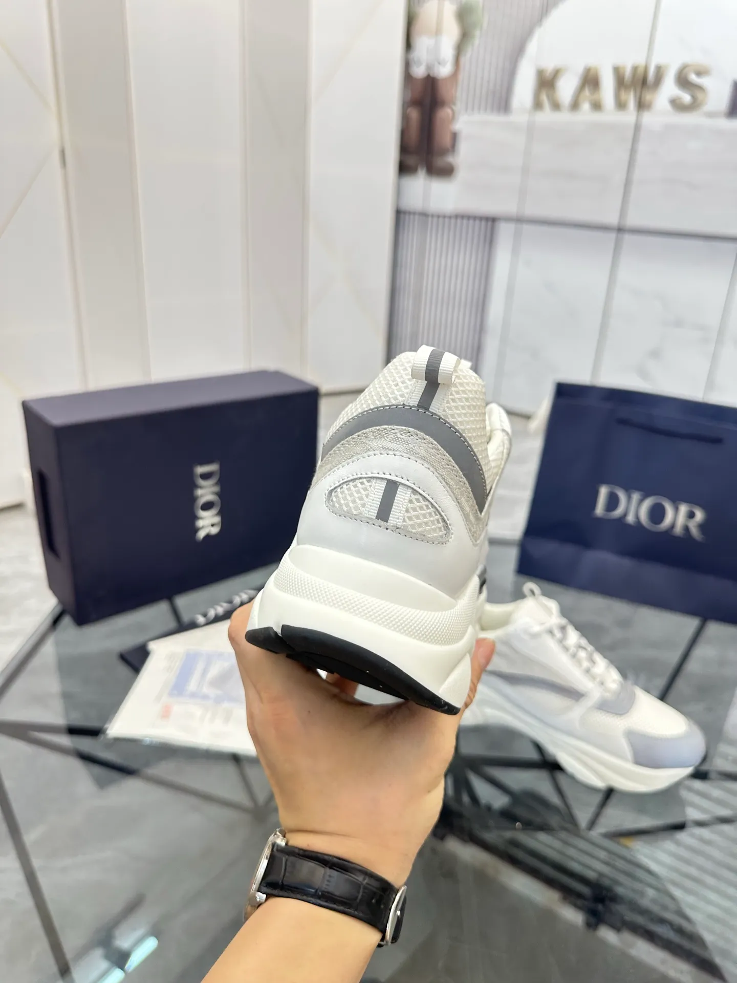 Men's shoes: 💰P460¥ Ready in Guangzhou, fully packaged Product trademark: Dior* "Dior*" low-top casual shoes Regular size: 38-46 (can be customized to 47) B22 Product materials: imported cowhide leather upper spliced ​​with original fabric, breathable lining, original outsole. Number: 920